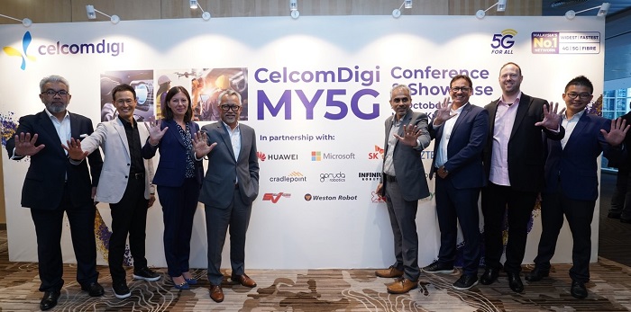 Idham Nawawi (4th from left), CEO of CelcomDigi and Albern Murty, deputy CEO of CelcomDigi pose with partners at the inaugural CelcomDigi MY5G Showcase.