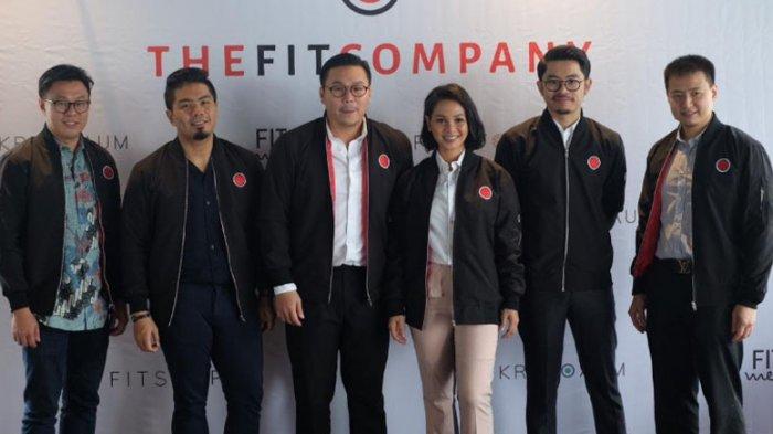 (From left) East Ventures managing partner Willson Cuaca; Bambang Bukit; The Fit Company CEO Jeff Budiman; Andien Aisyah; Priya Bukit; and Melisa Irene