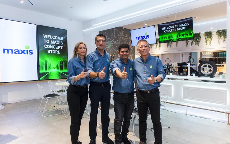 (From left) Maxis head of Retail Design and Retail Channel Claire Bolard; Maxis CEO Gokhan Ogut; Maxis head of Branded Channel Operations Kelum Weliwatta; Maxis chief sales and service officer Tan Lay Han