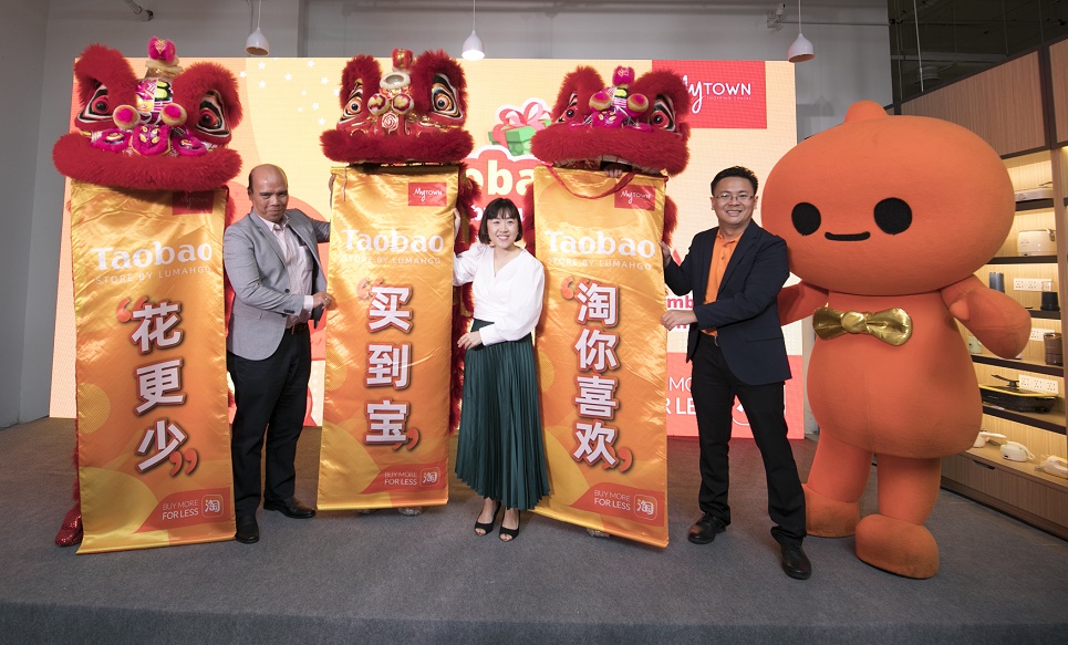 (From left) MyTOWN Shopping Centre manager Azhan Che Mat; Tmall World Malaysia marketing manager Jess Lew; and Lumahgo New Retail Sdn Bhd CEO Fabian Kong