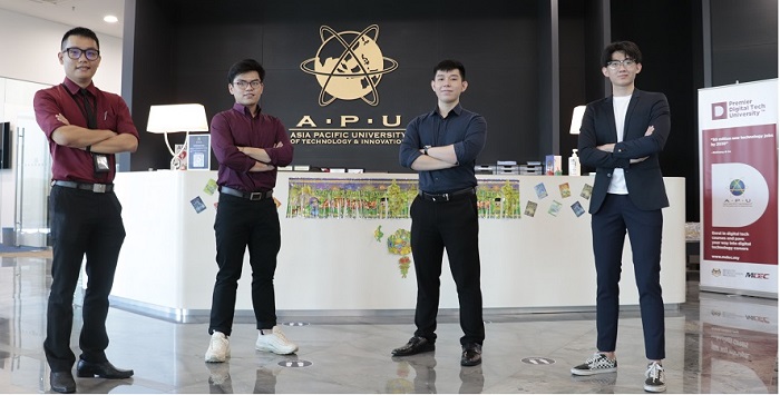 Mentor Ir Ts Dr Lau Chee Yong (left) with the winning team which beat more than 200 teams from 43 countries. (From 2nd left) Lim Cher Khai, Lim Joon Yi and Tan Jia-Hao who is team leader. (The 4th team member, Chan Jing Hung could not make the pic shoot.)