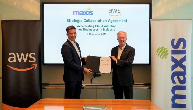 AWS Asean MD Conor McNamara (left) with Maxis chief enterprise business officer Paul McManus
