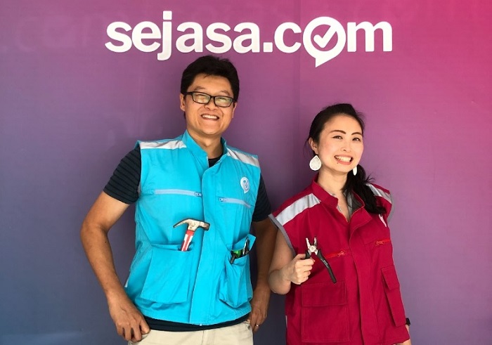 Alex and Jes Min testing out the uniforms that were designed for their technicians in Jakarta to wear. Sejasa is the brand they use in Indonesia.