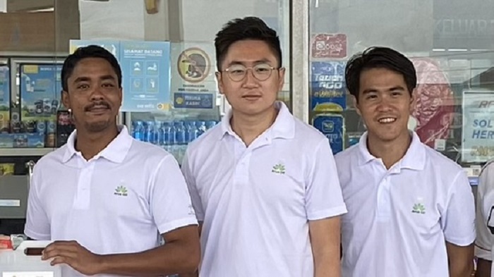 The founder of Arus Oil. (L2R) Syazwan Majid, CEO, Louis Ong, CTO and Dr Chatichai Chong, CMO.