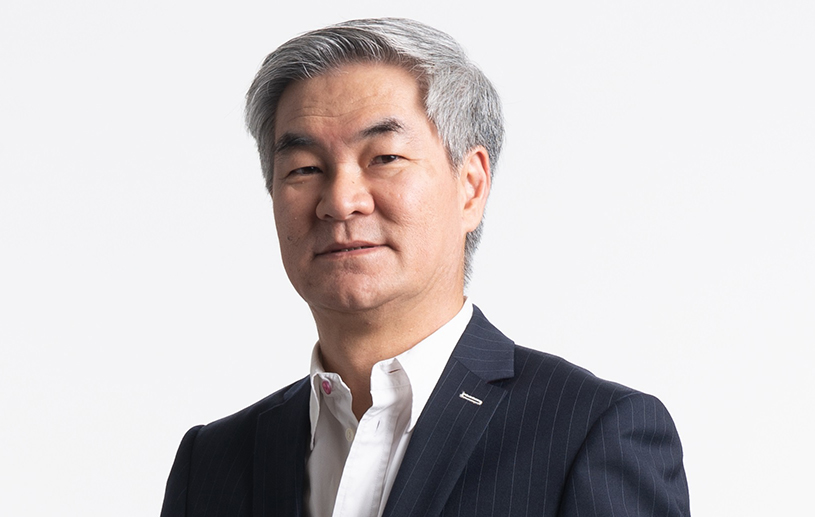 Astro announces Euan Daryl Smith as group CEO-designate effective Feb 2023, Henry Tan to retire Jan 2023