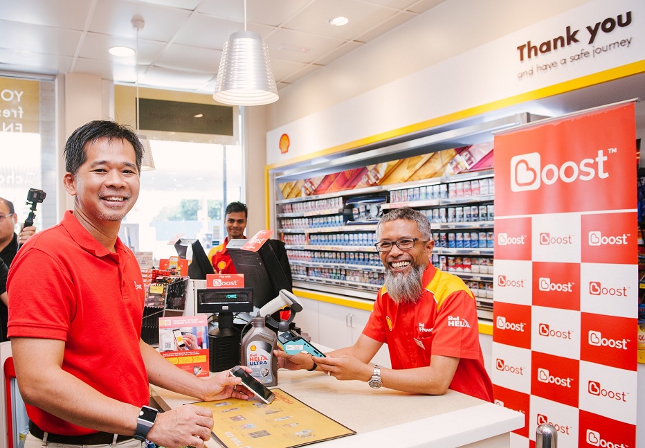 Axiata Digital Services CEO Mohd Khairil Abdullah (left), with Shell Malaysia Trading and Shell Timur MD Shairan Huzani Husain