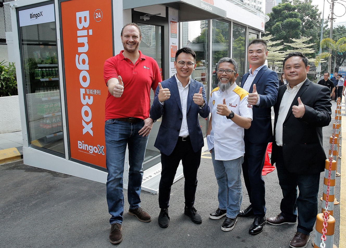 (From left) Boost CEO Christopher Tiffin; BingoBox China founder & CEO Chen Zilin; Shell Malaysia Trading and Shell Timur MD Shairan Huzani Husain; Scientific Retail CEO Ng Seong Ping; and Ximplicity CEO Remus Shai Meng Choon