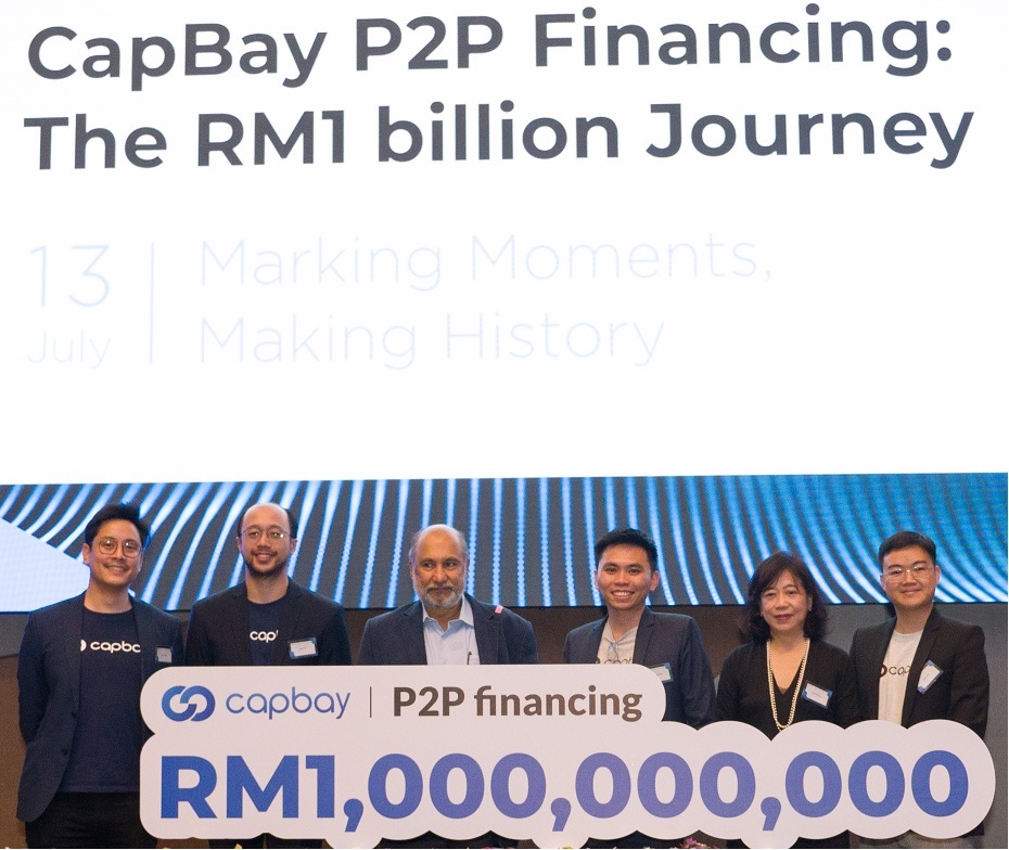 CapBay’s Chairman (3rd from left) Mohd Mokhtar Mohd Shariff, CEO and co-founder Ang Xing Xian (4th from left) with other stakeholders.