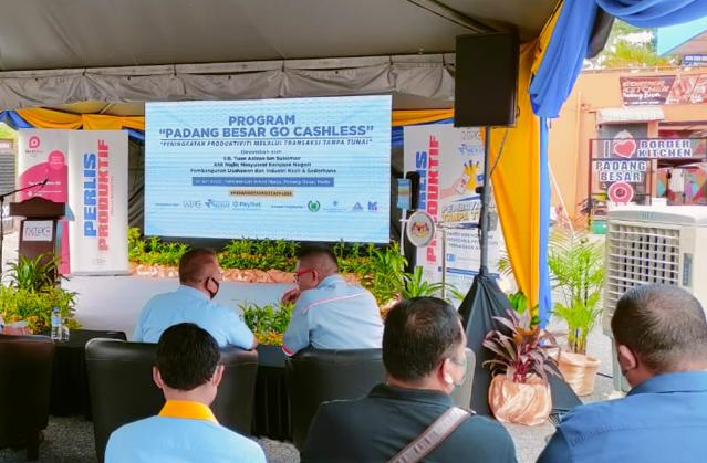 The launch of a Digital Transformation Program at Pasar Besar Siti Khadijah in Kota Bharu. Such programs have been run all over the country, designed to  promote the benefits of digitalisation to both merchants and customers, giving focus to adoption of e-payment and contactless transactions.