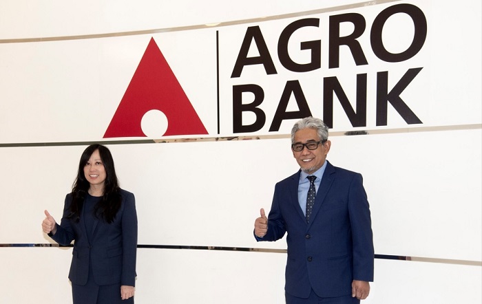 Catherine Lian, IBM Malaysia Managing Director with Tengku Ahmad Badli Shah Raja Hussin, President/CEO of Agrobank.