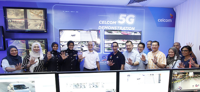 Celcom's 5G Safety & Security Smart City solution was witnessed by Al-Ishsal Ishak (5th from left), Chairman of Malaysian Communications and Multimedia Commission and Gerard Lim (6th from left), Chief Officer, Digital Industry Development & Communications, MCMC together with Muniff Kamaruddin (7th from left), Chief Strategy and Value Creation Officer of Celcom, PDRM and MPLPB representatives at the Langkawi Police District Headquarters in Kuah.