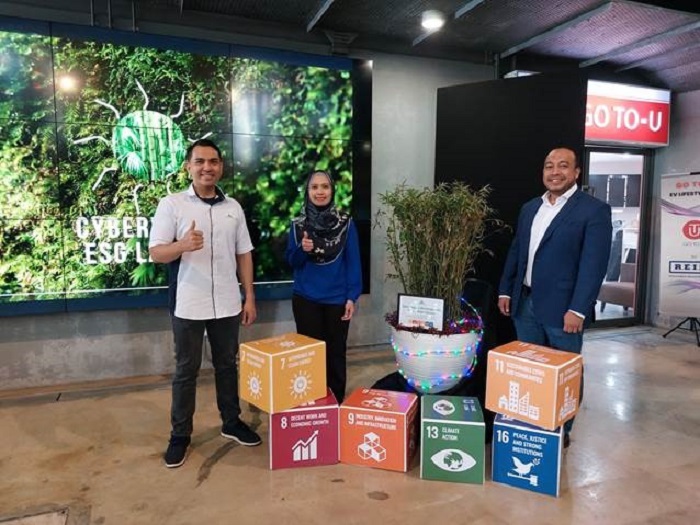 (L2R): Dr. Mohd Hafiz Ibrahim, acting MD, Cyberview; Izatul Arini, CFO and Ahmad Faizul Ramli, COO. The 5-year ESG guided roadmap is to ensure the implementation of sustainability initiatives within Cyberjaya to further its status as the preferred sustainable investment destination.
