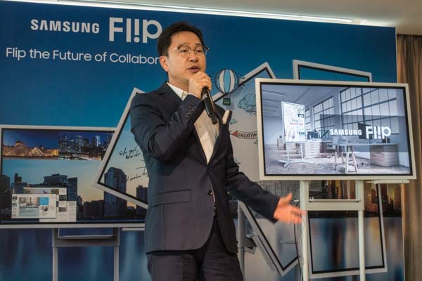  Samsung wants to Flip the switch on for collaboration