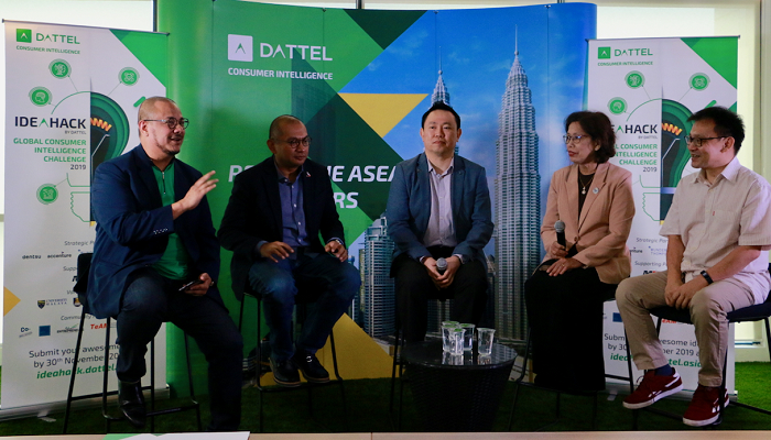 (L to R): Ashran Ghazi, CEO of Dattel Malaysia, Azwan Baharuddin, Accenture Malaysia country managing director , Karl Ng, Malaysia Digital Economy Corporation (MDEC) Data Economy Division director, Prof Rohina Yasmin Othman of University Malaya Centre for Innovation & Commercialisation and one other panellist at the panel discussion.  