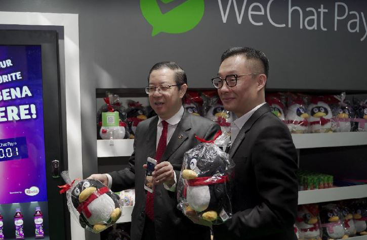 Finance Minister of Malaysia Lim Guan Eng (left) with International Business Group at Tencent VP Poshu Yeung 