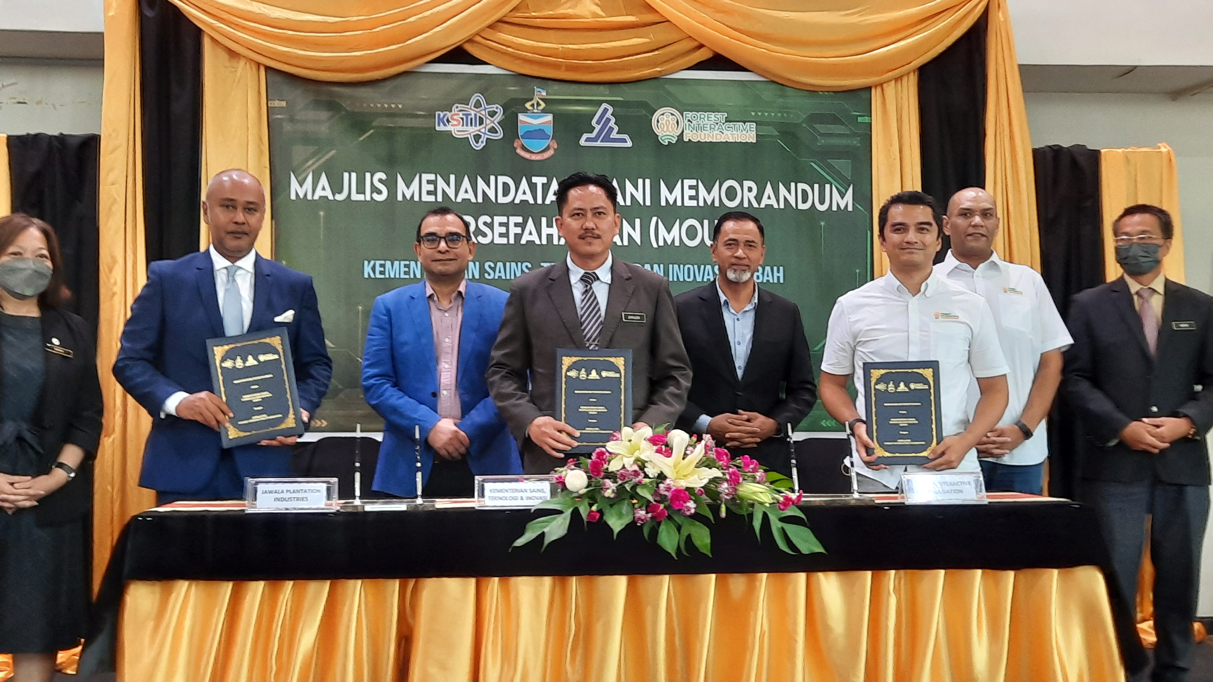 Left to Right: Abdul Rahman Khan, group CEO & executive director of Jawala Plantation Industries, founder & CEO, Forest Interactive Foundation and Yakub Khan, from MOSTI during MoU signing ceremony 