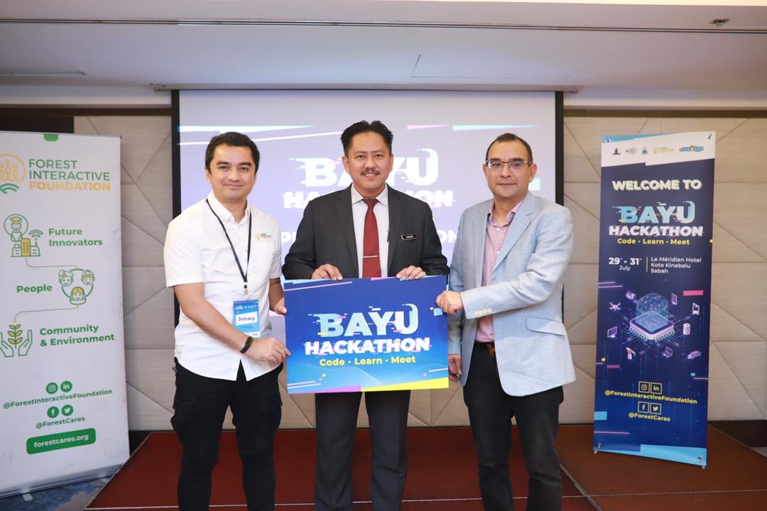 (Left to right) Johary Mustapha, founder and chief executive officer, Forest Interactive, Jema Khan, chairman of Jawala Plantation Industries & Yakub Khan Haji Yakub Khan, minister of Science, Technology and Innovation at the launch of Bayu Hackathon 