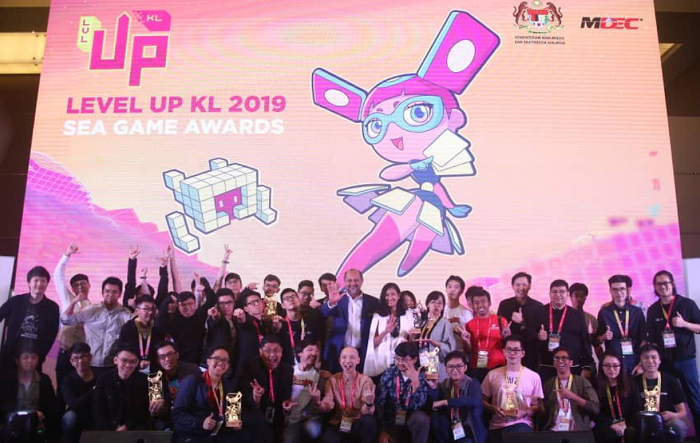Participants posing with Gobind (centre, with coat) at the closing ceremony of Level Up KL 2019. To his left is Surina Shukri, CEO, MDEC.