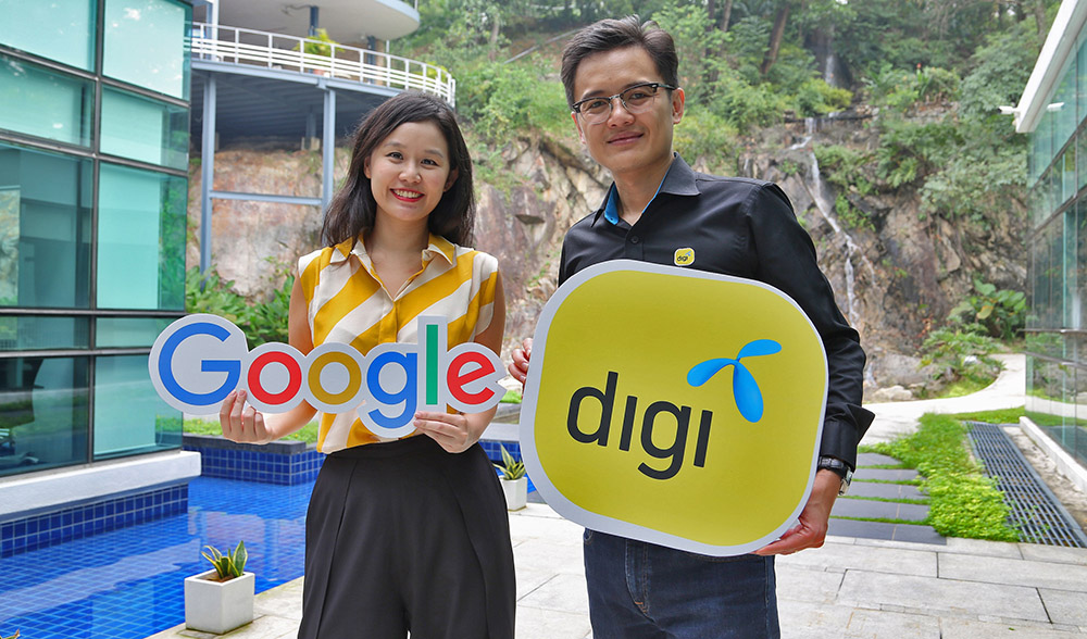 Google Malaysia industry head for Tech and Telco Su Ann Lim (left) with and Digi iTelco head How Lih Ren