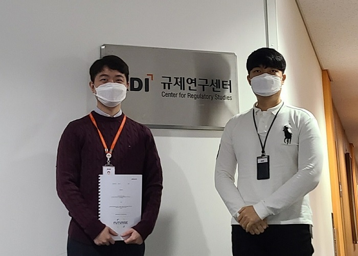 (Left) Hangyul Cho, Research Associate, Center for Regulatory Studies, KDI & Dr Jungwook Kim, Director of the Centre for Regulatory Studies at Korea Development Institute.