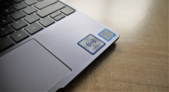 With Huawei Share, any Huawei smartphone with NFC support and running EMUI 9.0 and above will be able to transfer pictures, videos and other files without the need of a cable. 