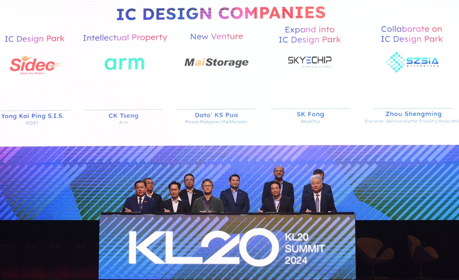 Yong Kai Ping (left), CEO of Sidec, at the Letter of Intent signing with CK Tseng of ARM Inc (2nd left); Pua Khein-Seng (3rd from left) CEO of Phison Malaysia (MaiStorage); Fong Swee Kiang (2nd from right), CEO of SkyeChip Sdn Bhd and Zhou Shengming from the Shenzhen Semiconductor Industry Asso (right).