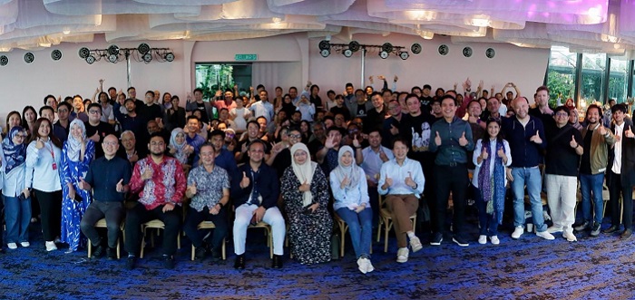Anuar Fariz, MDEC CEO (seated, 4th from left) with participants at the recent industry engagement session.