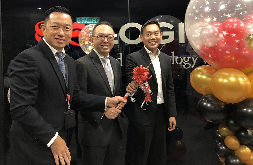 MDEC Investment and Industry Development VP Hew Wee Choong (centre) with Logicalis’ country MD Bernard Chiang (left) and regional CEO Lee Chong-Win (right) 