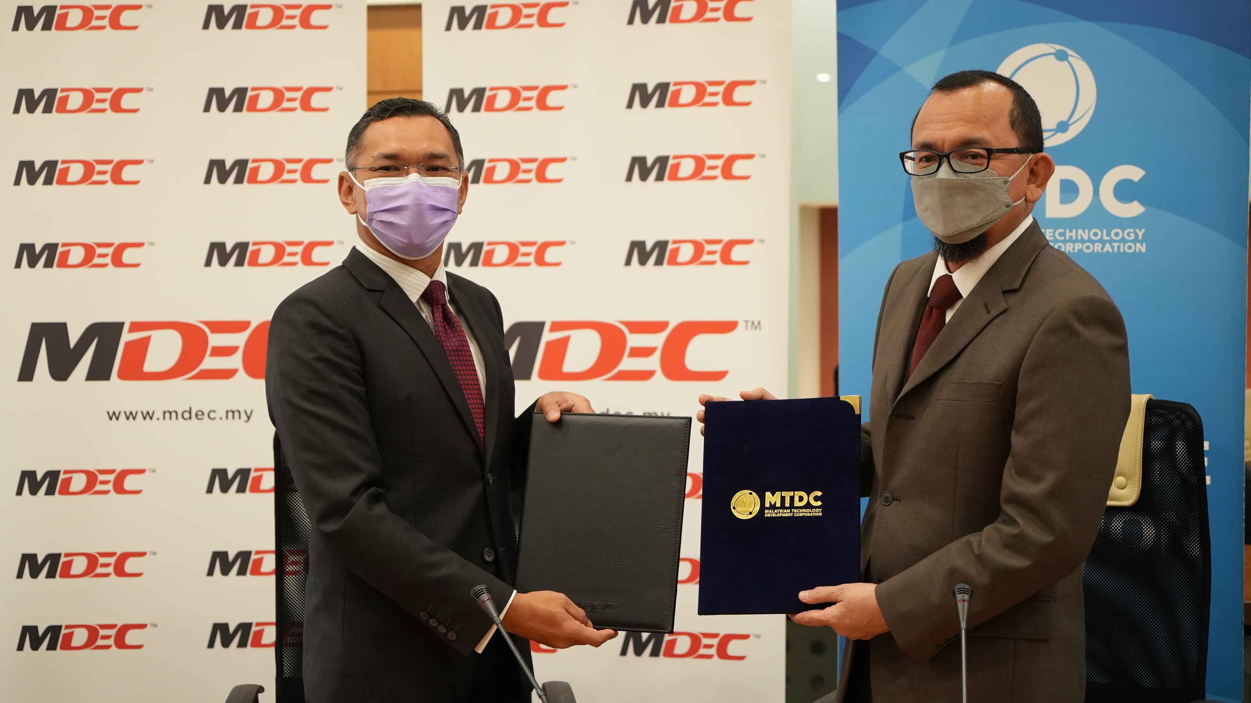Mahadhir Aziz (left), CEO of MDEC with Norhalim Yunus, CEO of MTDC.