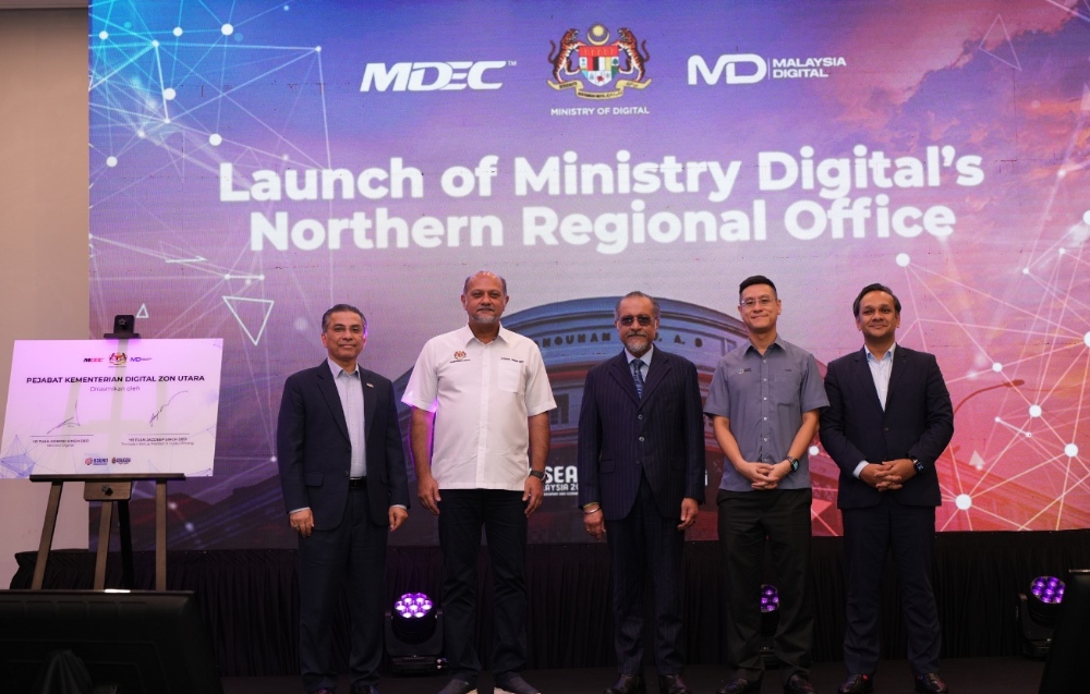 From left: CEO of Digital Penang, Ng Kwang Ming, chairman of MDEC, Syed Ibrahim Syed Noh, minister of Digital, Gobind Singh Deo, Penang deputy chief minister II, Jagdeep Singh Deo, EXCO for Infrastructure, Transport, and Digital of Penang, Zairil Khir Johari and CEO of MDEC, Anuar Fariz Fadzil.