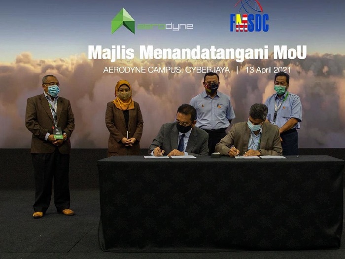  Front (left to right): Kamarul Muhamed (Found & Group CEO, Aerodyne Group), Muhamed Ali (CEO PSDC, Chairman FMSDC)  Back (L to R): Alias Mohd Nadzri (Sec Gen, FMSDC), Azita Azizan (ED, Aerodyne Group), Amirudin Shari (Selangor Chief Minister), Zamani Ahmad (Deputy State Secretary, Selangor).
