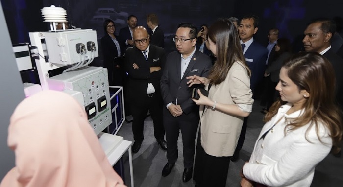 MOSTI Minister Chang Lih Kang at the launch of MRANTI's 5G Experience Centre.