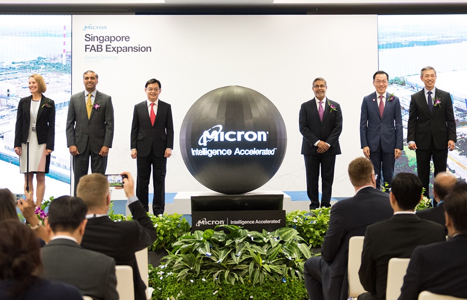 Micron unveils expanded leading-edge NAND flash memory fabrication facility in Singapore. (From left) Micron Foundation ED Dee Mooney; Micron Global Operations EVP Manish Bhatia; Singapore Deputy Prime Minister and Minister for Finance Heng Swee Keat; Micron president and CEO Sanjay Mehrotra; and Singapore Economic Development Board chairman Dr Beh Swan Gin