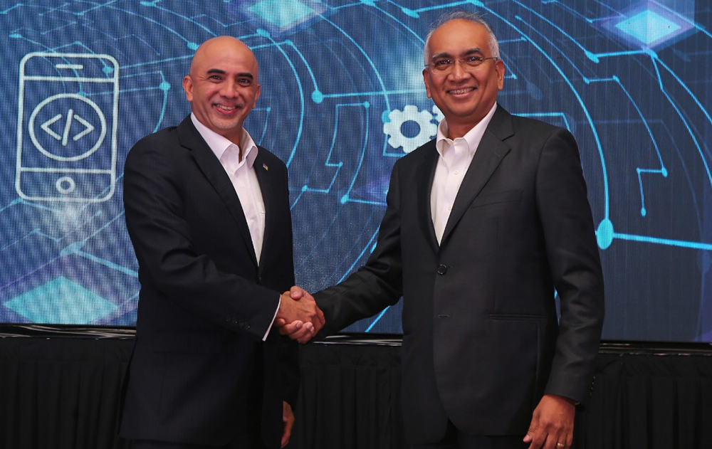 Microsoft Malaysia MD K Raman (left) with PLUS Malaysia MD Azman Ismail