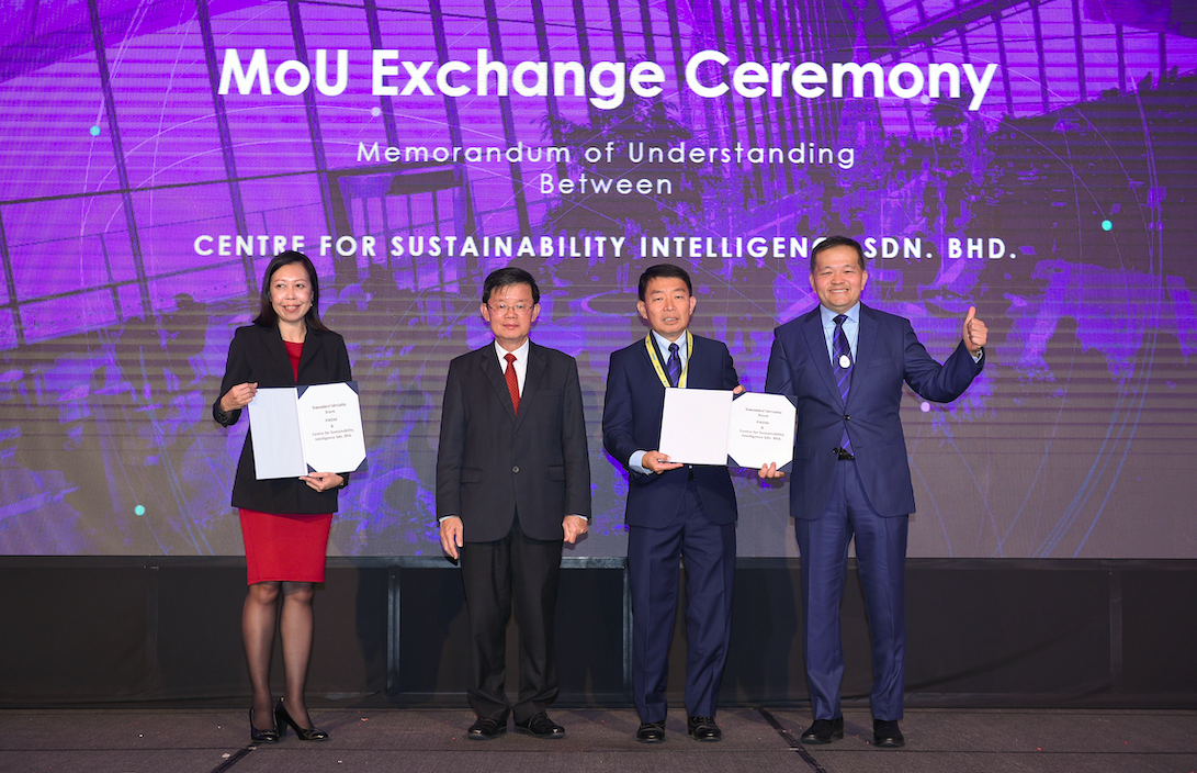 Left to right: Aida Lim - chief executive officer of Centre For Sustainability Intelligence, Chow Kon Yeow, chief minister of Penang, Ong Chin Seong, Pikom deputy chairman, Dr. Sean Seah, chairman of Pikom