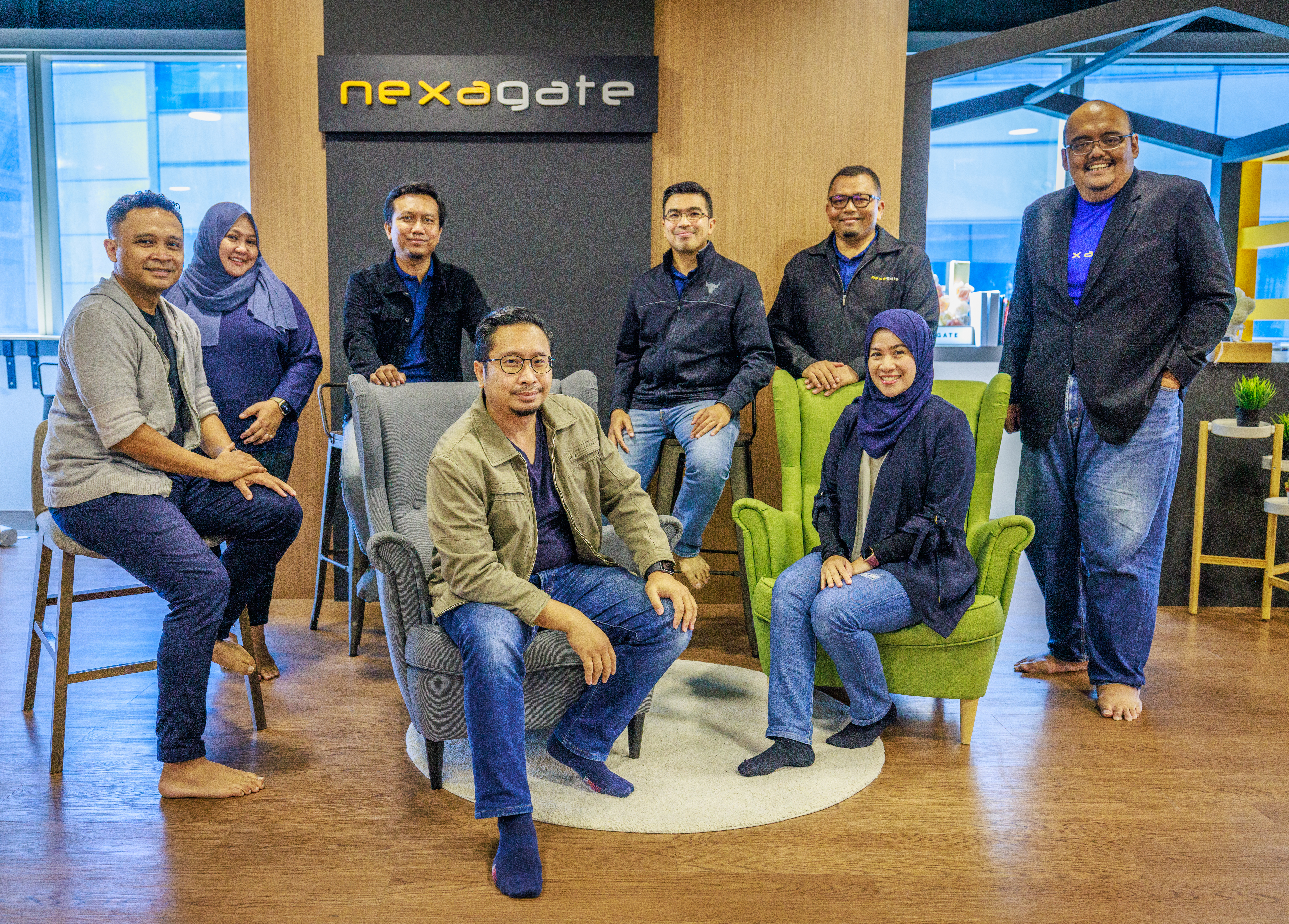 Khairil Effendy (standing 3rd from right) with senior executives from Nexagate.