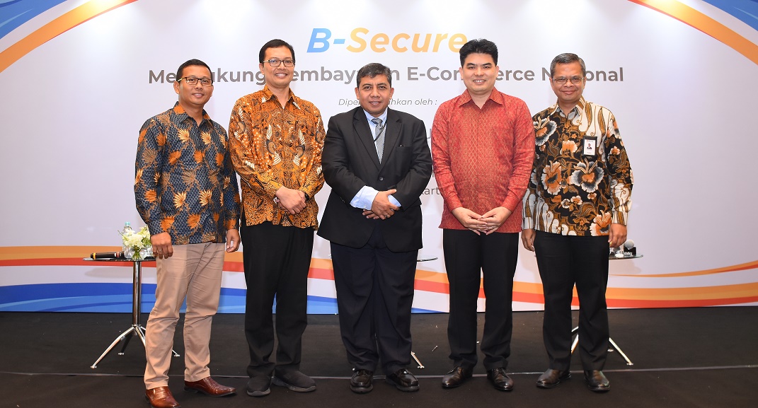 PT Artajasa Pembayaran Elektronis CEO Bayu Hanantasena (2nd left) with Infinitium Group of Companies CEO Ho Ching Wee (2nd right)