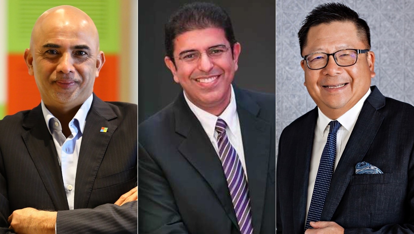 Pikom CIO chapter chairman Malik Murad Ali (centre) with Microsoft Malaysia managing director K.Raman (left) and SAP managing director Hong Kok Cheong (right).
