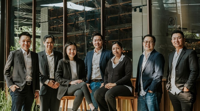 (from left): The senior management team led by COO Wilson Beh, CEO Yen Ming Lee, chief product officer Winnie Chua, CTO Darren Chong; Priya Perimalu, Head of Operations; Tang Siew Wai, CDO and Loo Meng Tatt, SVP of sales.