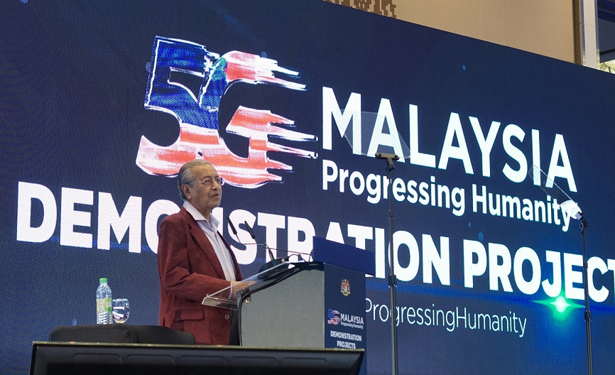 At 5G big bash, Mahathir hammers home economic message