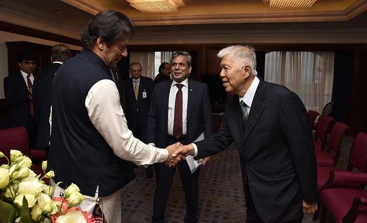 Prime Minister of Pakistan Imran Khan (left) with edotco Group chairman Azzat Kamaludin