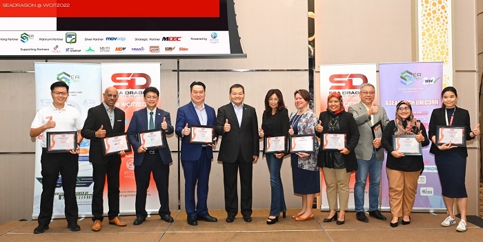 PIKOM chairman Dr Sean Seah (5th from left) with SEADragon Partners where 20 tech unicorns will be presenting to investors at WCIT 2022 Malaysia in Sept. CS Chin, CEO of SEATECH Ventures Corp is 3rd from left.