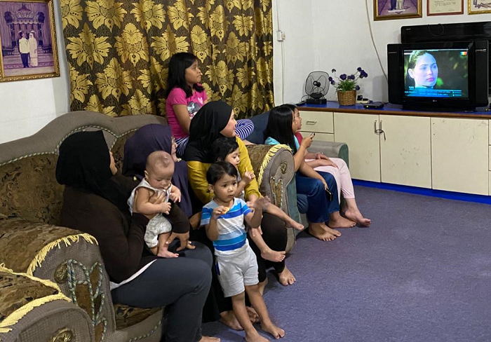 A family in Sabah enjoying their myFreeview experience. (pic courtesy of MCMC)
