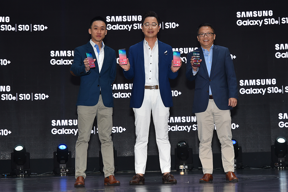 (From left) Samsung Malaysia Electronics IT & Mobile Business head of Sales Hosea Heen; Samsung Malaysia Electronics president Yoonsoo Kim; and head of IT & Mobile Business Liew Kian Ming