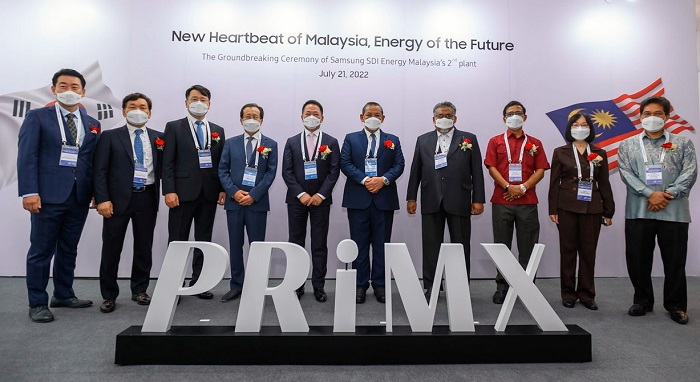 Jung Woo Chang (Managing Director of Samsung SDIEM) (left), Lee Chi Beom (Ambassador of Republic of Korea to Malaysia), 4th from left, Choi Yoon Ho (Samsung SDI President cum CEO), 5th from left, Aminuddin Harun (Menteri Besar Negeri Sembilan), 6th from left and Lim Bee Vian, Deputy CEO (Investment Development) of Malaysian Investment Development Authority, 2nd from right, were among the attendees of the event.