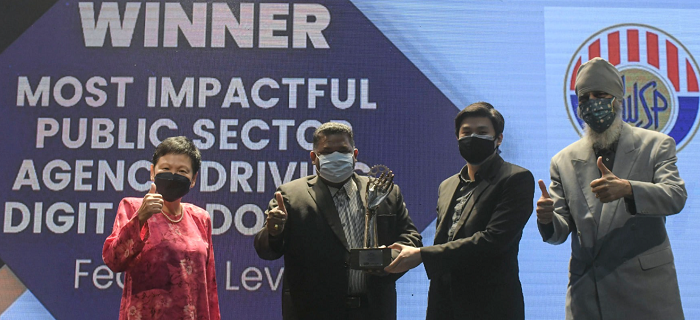 EPF representatives accepting the award for Most Impactful Public Sector Agency Driving Digital Adoption (Federal Level).