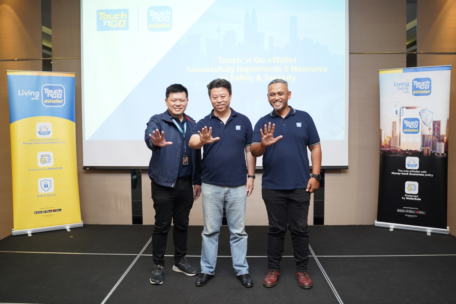 Alan Ni, CEO, TNG Digital Sdn Bhd (centre) with Mohd Herman Sarbini, COO of TNG Digital Sdn Bhd (right) and Foo Yeong Jin, director of Data & Analytics, TNG Digital Sdn Bhd at the media briefing on the implementation of the 5 safety and security measures for Touch ‘n Go eWallet.