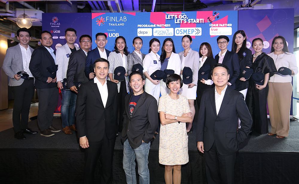 Representatives of the SMEs, The FinLab and UOB (Thai) on reveal day