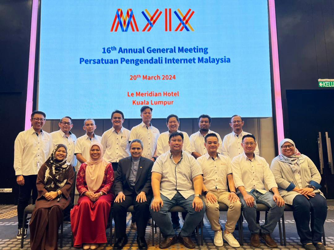 The MyIX Committee upon conclusion of its recent AGM with its chairman Chiew Kok Hin seated in centre, and MCMC head of Technology Development Mohamed Hakim Othman seated at centre left.  
