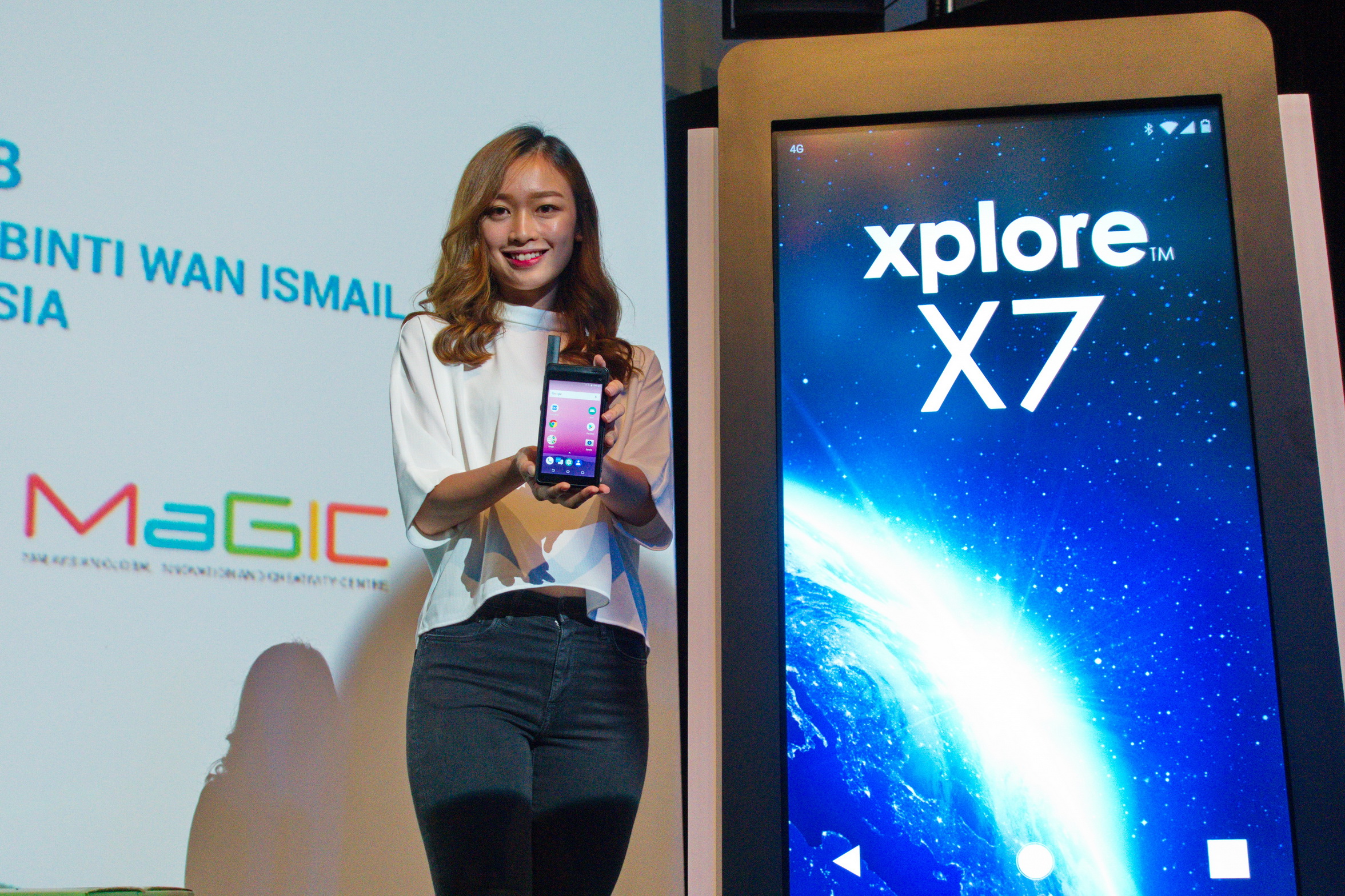 Advancetc Group introduces world’s first Android satellite smartphone the Xplore X7 